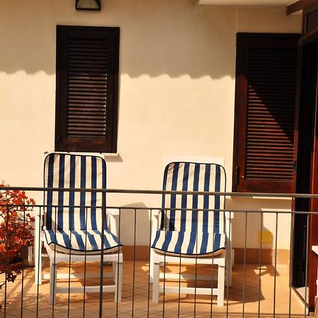 Villa Laura Sea View Apartments Santa Maria di Castellabate Room photo