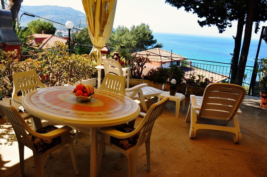 Villa Laura Sea View Apartments Santa Maria di Castellabate Exterior photo
