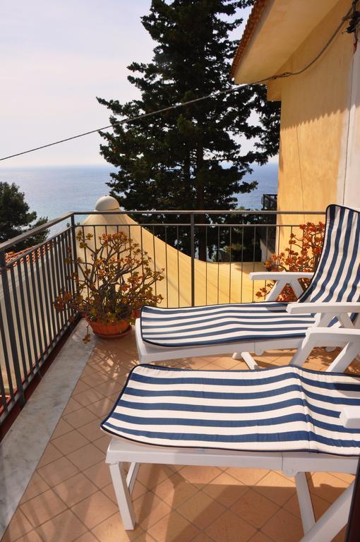 Villa Laura Sea View Apartments Santa Maria di Castellabate Exterior photo