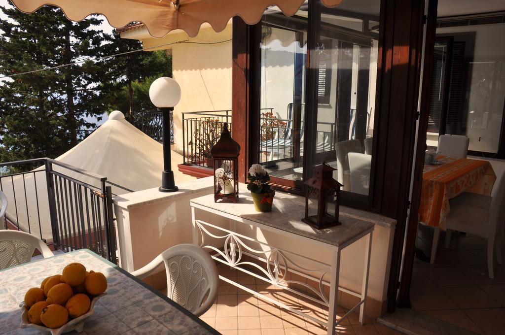 Villa Laura Sea View Apartments Santa Maria di Castellabate Exterior photo